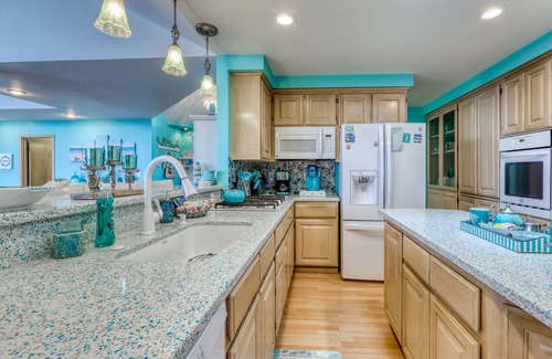 McKinleyville House | Modern Beach home w/Ocean Views, Private Hot Tub, Firepit, Gas Grill, & more