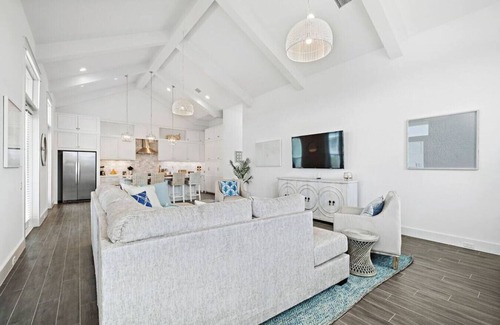 Galveston House | Modern Beach Home with Stunning West Bay Views