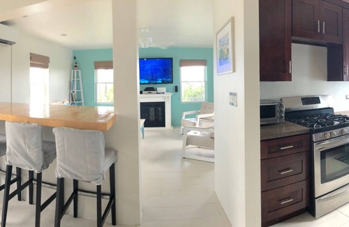 St. George's House | Modern Beach House @ Tobacco Bay + Twizzy Charger