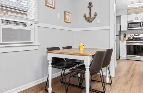 Ventnor City Condo | Modern Beach Retreat! Sleeps 6 - Big Yard & BBQ