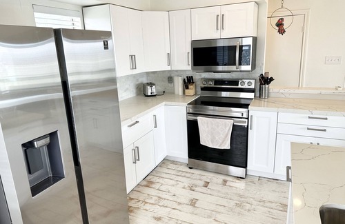 Galveston House | Modern Beach Side 3 Bedroom with a View