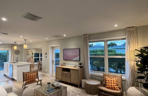 Treasure Cay Villa | Modern Beach Villa - Bahamian Pine