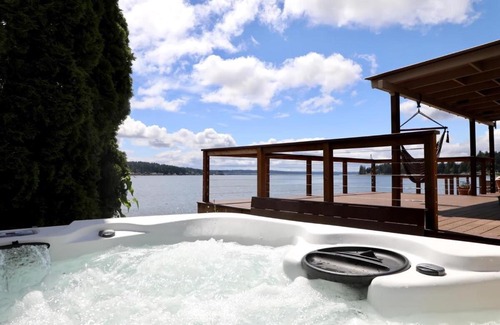 Allyn House | Modern Beachfront Cabin with Hot Tub and Spectacular Views