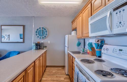 Lincoln City House | Modern Beachfront Suite - Pool and Sauna - Second Floor - Sleeps 4