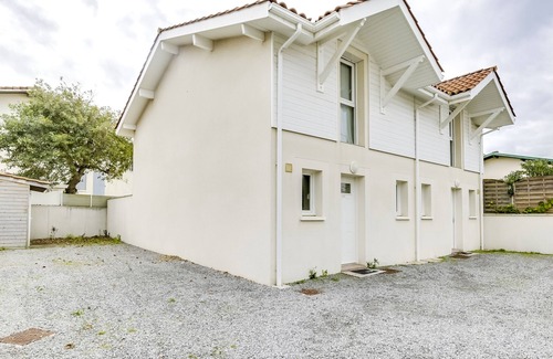 Biscarrosse Plage House | Modern Beachside House for 4-6, Close to Ocean & Town, Biscarrosse