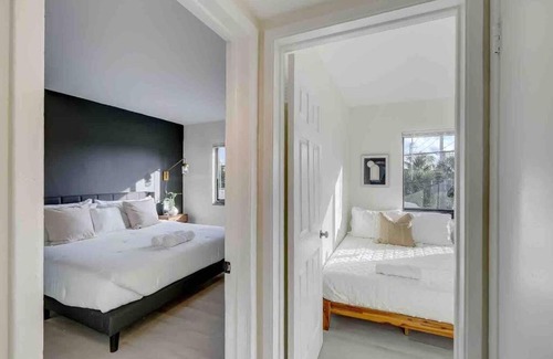 Imperial Point Apartment | Modern & Beachy-Rlx space for 6ppl