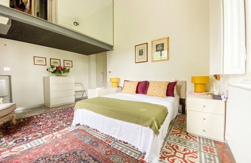 Parma Bed & Breakfast | Modern bedroom with bathroom at VILLA SPERANZA