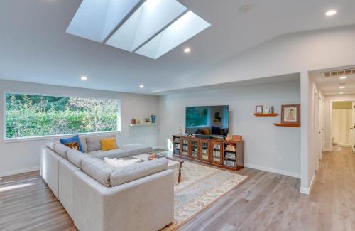 Sudden Valley House | Modern Bellingham Home for work & play, beach access