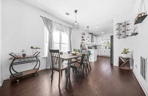 Church Street House | Modern Beltline 4BR Home 10 Minutes to City & Airport Comfort & Convenience
