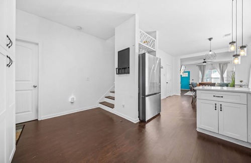 Church Street House | Modern Beltline 4BR Home 10 Minutes to City & Airport Comfort & Convenience