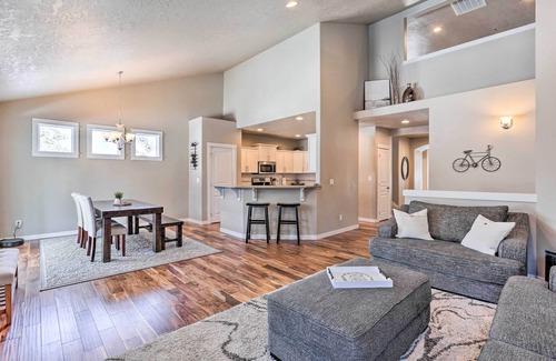 Southeast Bend House | Modern Bend Home ~ 3 Mi to Old Mill District!