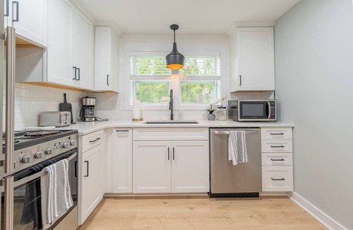 Blacksburg House | Modern Blacksburg retreat near VT, Radford & scenic Claytor Lake Perfect for work, play & relaxation