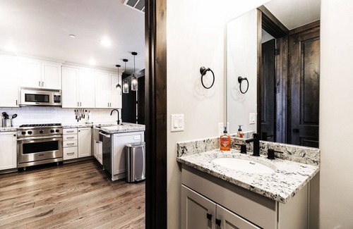 Park City Condo | Modern Blackstone Residence - 2BD/2.5BA