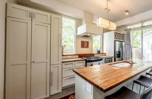 Brentwood House | Modern Boho Guesthouse, Close to Best Austin Spots