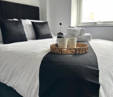Borehamwood Apartment | Modern Borehamwood Flat - 2 Min Walk to Station