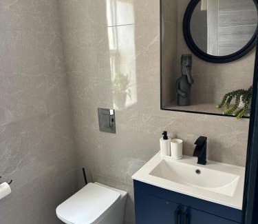 Borehamwood Apartment | Modern Borehamwood Flat - 2 Min Walk to Station
