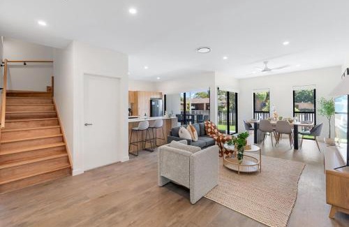 Capalaba House | Modern Brand New House near Mall Park with 2Parking