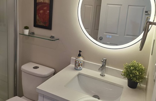 Surrey House | Modern brand new suite,no share