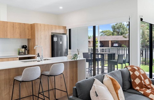Capalaba House | Modern BrandNew House near Mall/Park with 2Parking