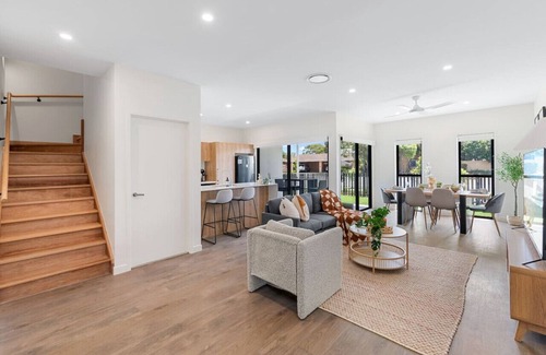 Capalaba House | Modern BrandNew House near Mall/Park with 2Parking