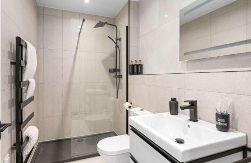 Oban Apartment | Modern & Bright 2BR Flat - Short Walk to Town