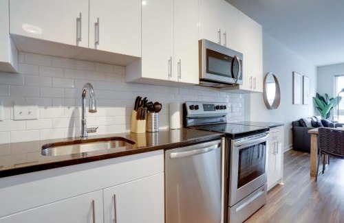 Jefferson Manor Apartment | Modern & Bright Apartment in Alexandria