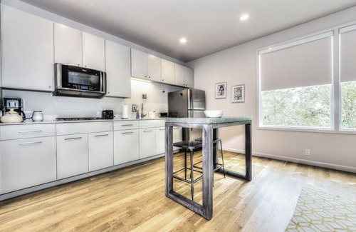 Zilker Apartment | Modern Bright Clean New Apartment Walk To Zilker, Close To Downtown