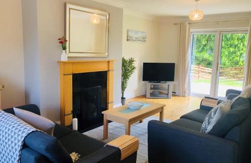 Kenmare House | Modern bright detached home just a short stroll from town