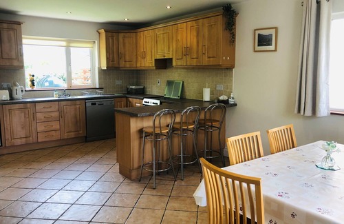 Kenmare House | Modern bright detached home just a short stroll from town