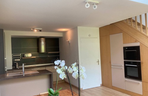 Gentilly House | Modern Bright Loft South Paris. Direct Connection to Metro and Airport. Parking