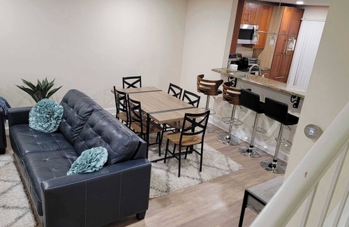 Clifton House | Modern & Bright TH Near Dulles Airport Free Parking