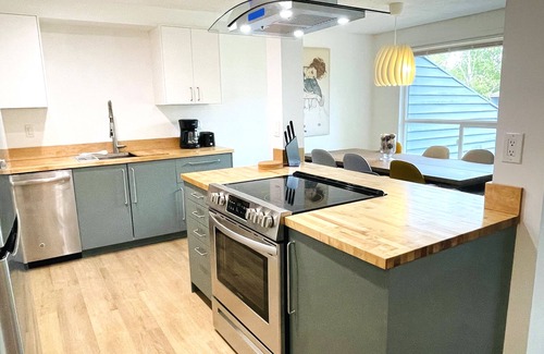 Corvallis House | Modern & Bright Townhome w/Open Floor Plan