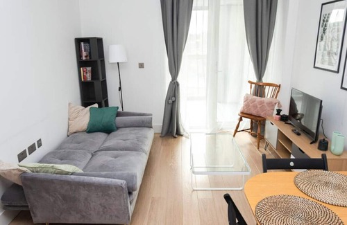 Ferndale Apartment | Modern Brixton Apartment