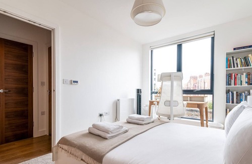 Coldharbour Apartment | Modern Brixton Jewel Apartment