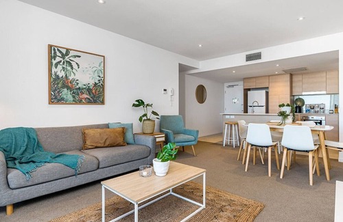 Broadbeach Apartment | Modern Broadbeach Apartment With Amazing Views