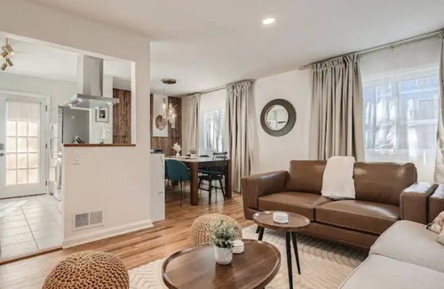 Garden Hills House | Modern Buckhead Duplex 3Br 1Ba - Walk Everywhere! Pet-Friendly