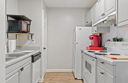 Winterville House | Modern Bulldog Escape