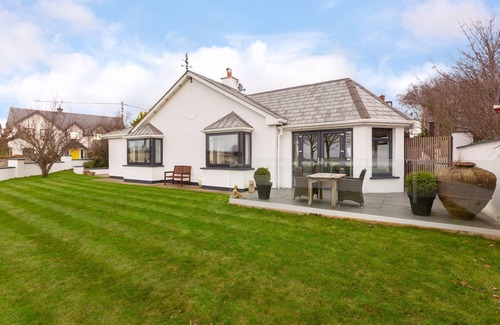 Rush House | Modern bungalow on the water, near airport and Dublin.