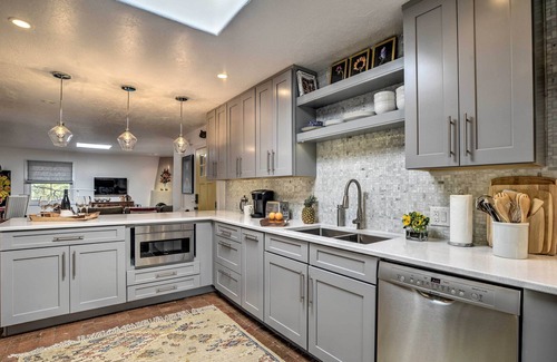 Vista Encantada Condo | Modern Bungalow w/Santa Fe Charm < 2 Mi to Plaza