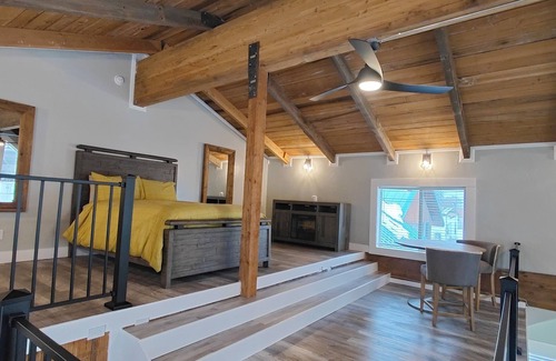 St. Anthony Cabin | Modern Bunkhouse located in the heart of activity for large groups