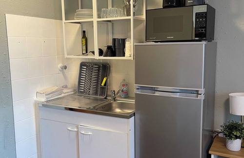 Tannenbusch Apartment | Modern business and travel apartment with kitchenette