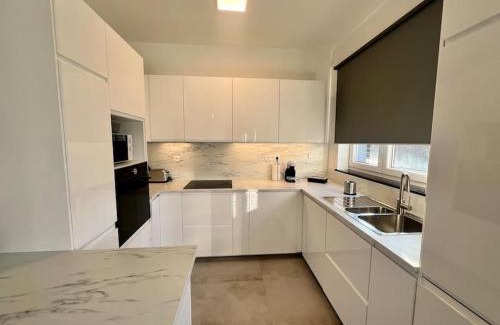 Liege Apartment | Modern Business Flat - Courts et moyens séjours