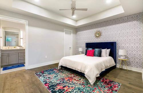 New Orleans House | Modern Bywater Condo Pool & Gym