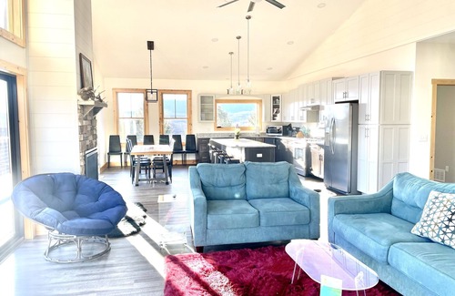 Canaan Valley Cabin | Modern Cabin Facing Canaan Valley Ski Slopes