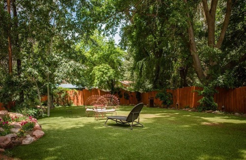 Sedona Cabin | Modern cabin for 4 with views of the red rocks and next to Slide Rock State park