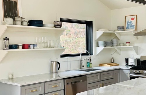 Livingston Manor House | Modern Cabin in the Woods