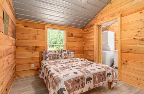 Travelers Rest House | Modern Cabin in the Woods with Hot Tub