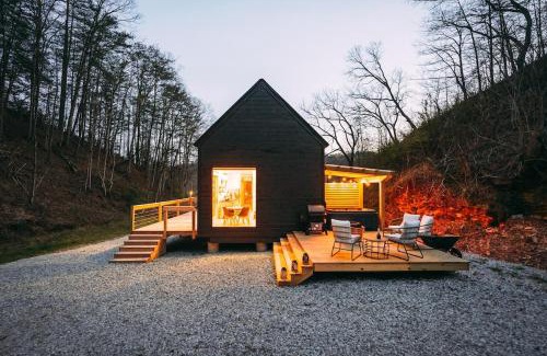 Frenchburg House | Modern Cabin Nestled on 40 Acres with Hot Tub