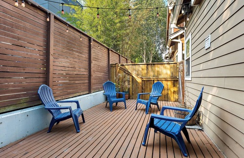 Judkins Park House | Modern Cabin Style + Deck, Central District
