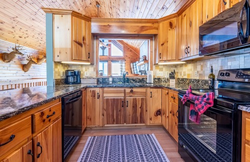 Blairsville Cabin | Modern cabin w/loaded game room, hot tub, stunning views!